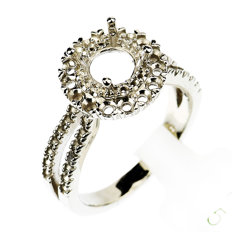 Emerald Stone Center Fashion Ring – Swan Mounting
